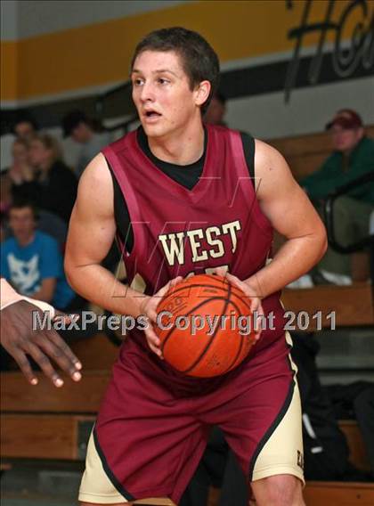 Thumbnail 3 in Kennedy vs. West Valley (Hornet Classic Tournament) photogallery.