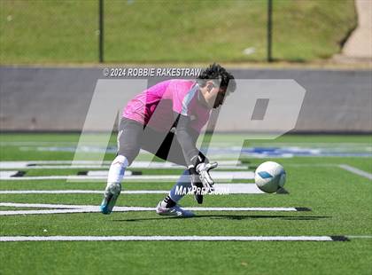 Thumbnail 3 in Wilmer-Hutchins vs. Kilgore (UIL 4A Regional Semifinal Playoff) photogallery.