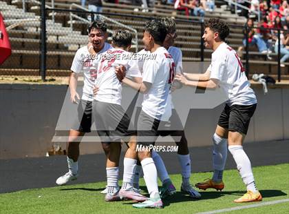 Thumbnail 2 in Wilmer-Hutchins vs. Kilgore (UIL 4A Regional Semifinal Playoff) photogallery.