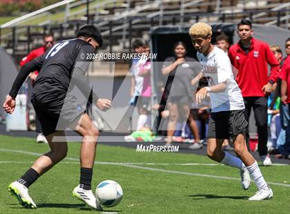 Thumbnail 3 in Wilmer-Hutchins vs. Kilgore (UIL 4A Regional Semifinal Playoff) photogallery.