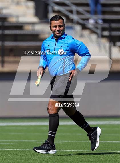 Thumbnail 3 in Wilmer-Hutchins vs. Kilgore (UIL 4A Regional Semifinal Playoff) photogallery.