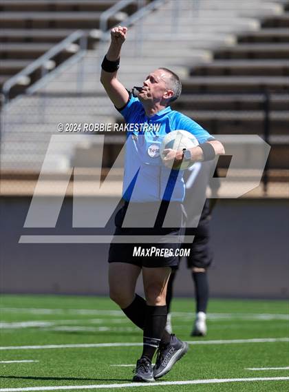 Thumbnail 2 in Wilmer-Hutchins vs. Kilgore (UIL 4A Regional Semifinal Playoff) photogallery.