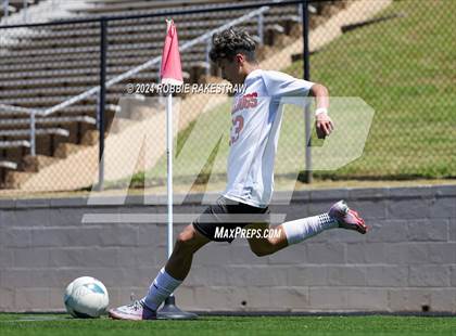 Thumbnail 2 in Wilmer-Hutchins vs. Kilgore (UIL 4A Regional Semifinal Playoff) photogallery.