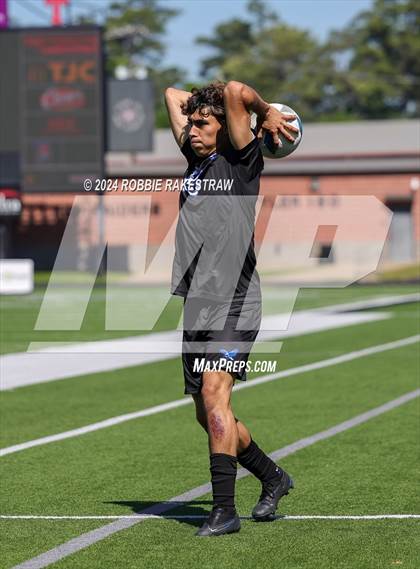 Thumbnail 3 in Wilmer-Hutchins vs. Kilgore (UIL 4A Regional Semifinal Playoff) photogallery.