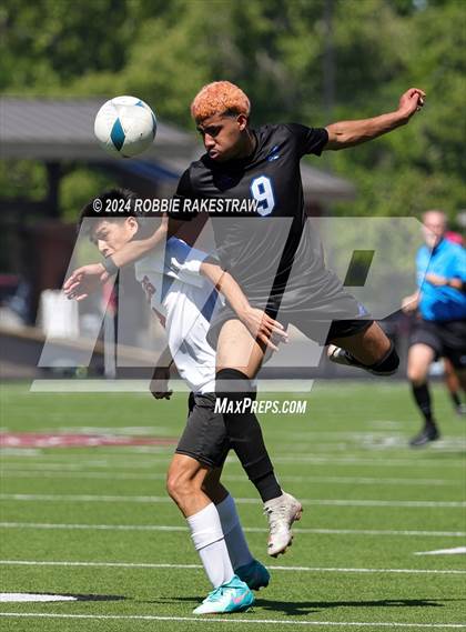 Thumbnail 3 in Wilmer-Hutchins vs. Kilgore (UIL 4A Regional Semifinal Playoff) photogallery.