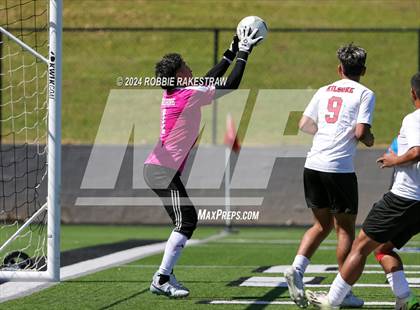 Thumbnail 2 in Wilmer-Hutchins vs. Kilgore (UIL 4A Regional Semifinal Playoff) photogallery.
