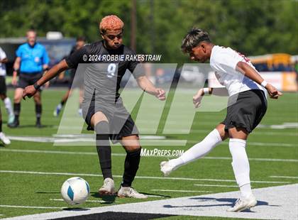 Thumbnail 2 in Wilmer-Hutchins vs. Kilgore (UIL 4A Regional Semifinal Playoff) photogallery.