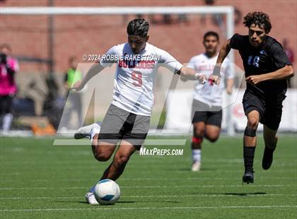 Thumbnail 1 in Wilmer-Hutchins vs. Kilgore (UIL 4A Regional Semifinal Playoff) photogallery.