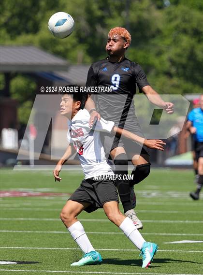 Thumbnail 2 in Wilmer-Hutchins vs. Kilgore (UIL 4A Regional Semifinal Playoff) photogallery.