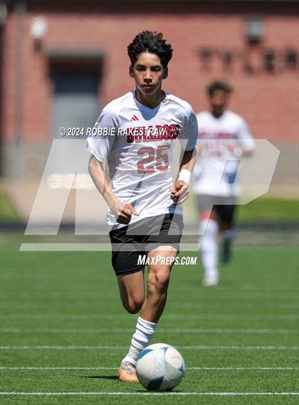 Thumbnail 1 in Wilmer-Hutchins vs. Kilgore (UIL 4A Regional Semifinal Playoff) photogallery.