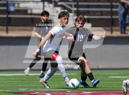 Thumbnail 2 in Wilmer-Hutchins vs. Kilgore (UIL 4A Regional Semifinal Playoff) photogallery.