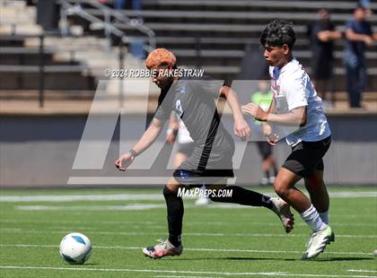 Thumbnail 2 in Wilmer-Hutchins vs. Kilgore (UIL 4A Regional Semifinal Playoff) photogallery.