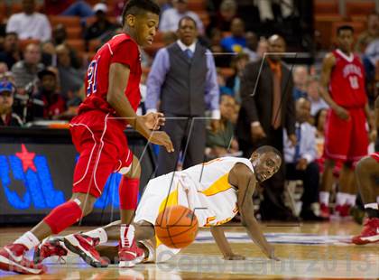 Thumbnail 1 in Yates vs. Royal (UIL 3A Semifinal) photogallery.