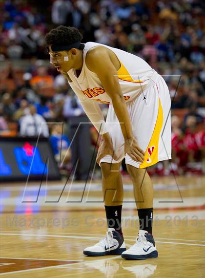 Thumbnail 3 in Yates vs. Royal (UIL 3A Semifinal) photogallery.