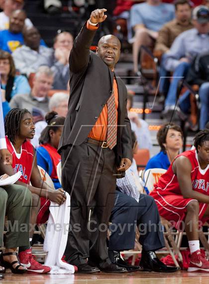 Thumbnail 1 in Yates vs. Royal (UIL 3A Semifinal) photogallery.