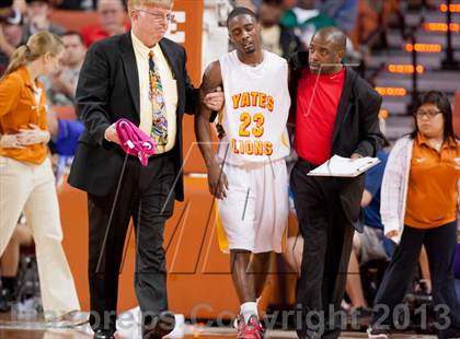 Thumbnail 2 in Yates vs. Royal (UIL 3A Semifinal) photogallery.