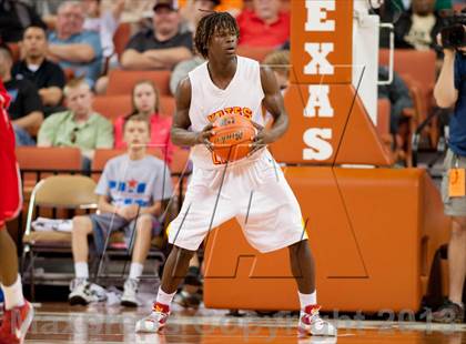 Thumbnail 2 in Yates vs. Royal (UIL 3A Semifinal) photogallery.