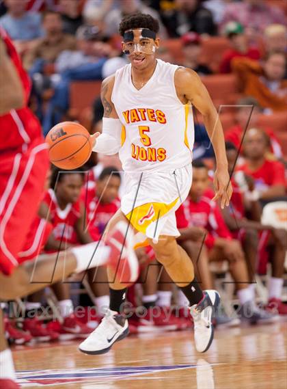 Thumbnail 2 in Yates vs. Royal (UIL 3A Semifinal) photogallery.