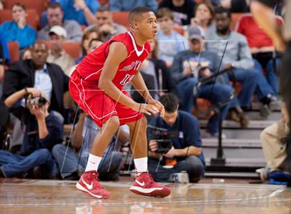 Thumbnail 2 in Yates vs. Royal (UIL 3A Semifinal) photogallery.