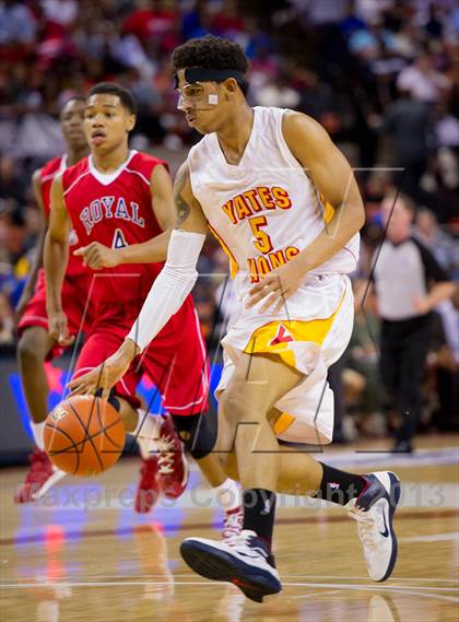 Thumbnail 1 in Yates vs. Royal (UIL 3A Semifinal) photogallery.