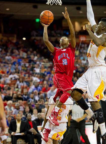 Thumbnail 2 in Yates vs. Royal (UIL 3A Semifinal) photogallery.
