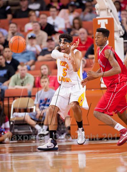 Thumbnail 2 in Yates vs. Royal (UIL 3A Semifinal) photogallery.