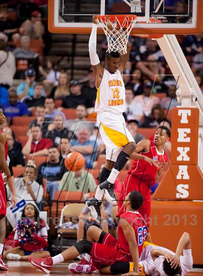 Thumbnail 2 in Yates vs. Royal (UIL 3A Semifinal) photogallery.