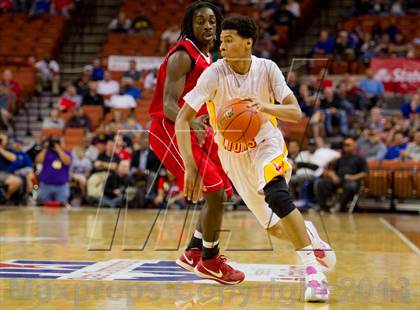 Thumbnail 3 in Yates vs. Royal (UIL 3A Semifinal) photogallery.