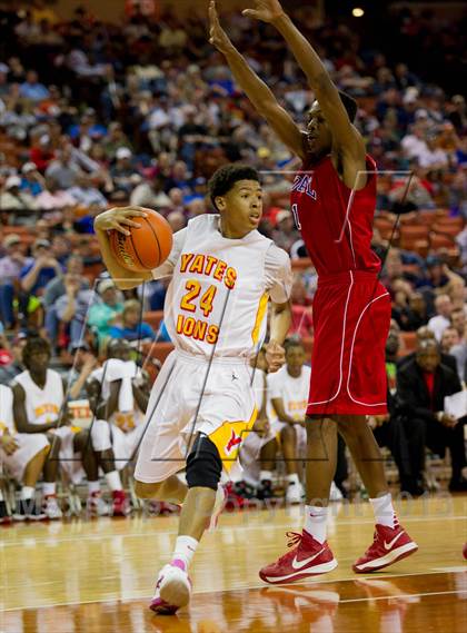 Thumbnail 1 in Yates vs. Royal (UIL 3A Semifinal) photogallery.