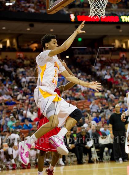 Thumbnail 1 in Yates vs. Royal (UIL 3A Semifinal) photogallery.