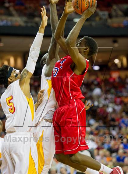 Thumbnail 3 in Yates vs. Royal (UIL 3A Semifinal) photogallery.