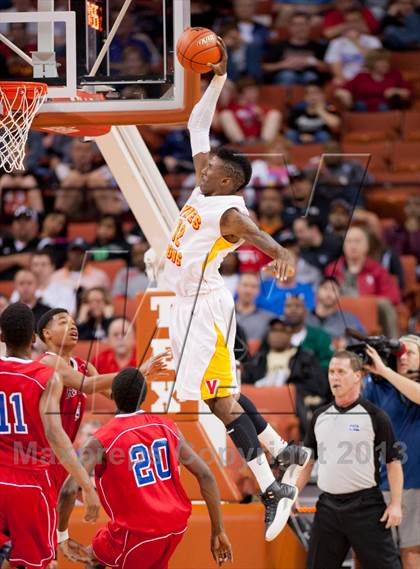 Thumbnail 2 in Yates vs. Royal (UIL 3A Semifinal) photogallery.