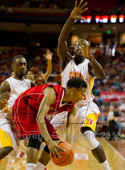Thumbnail 2 in Yates vs. Royal (UIL 3A Semifinal) photogallery.