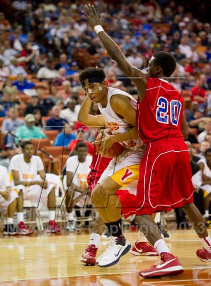 Thumbnail 3 in Yates vs. Royal (UIL 3A Semifinal) photogallery.