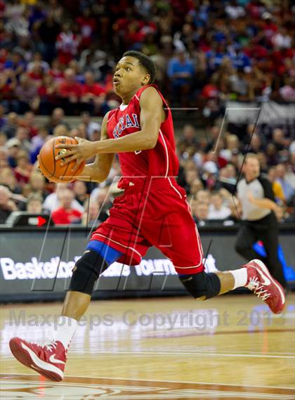 Thumbnail 2 in Yates vs. Royal (UIL 3A Semifinal) photogallery.