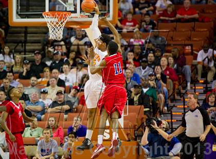 Thumbnail 3 in Yates vs. Royal (UIL 3A Semifinal) photogallery.