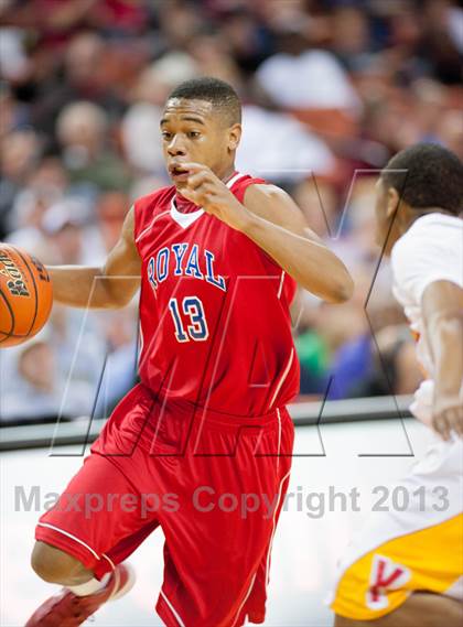 Thumbnail 2 in Yates vs. Royal (UIL 3A Semifinal) photogallery.