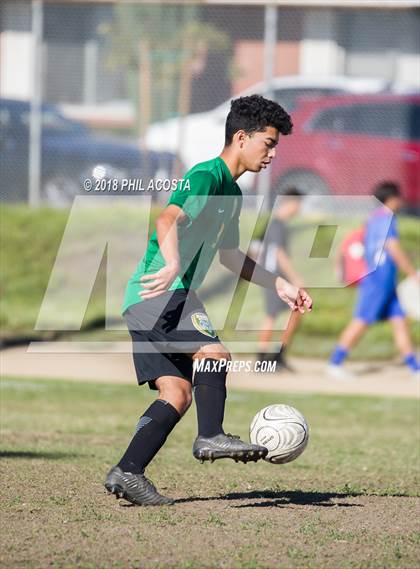 Thumbnail 2 in Temple City vs Flintridge Prep photogallery.