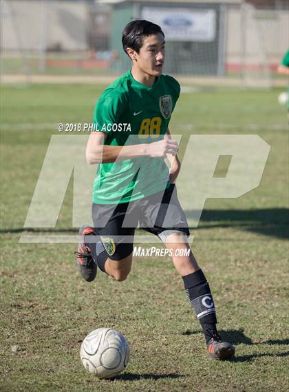 Thumbnail 2 in Temple City vs Flintridge Prep photogallery.