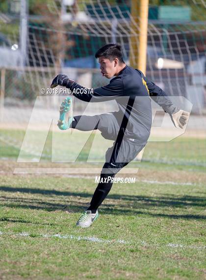 Thumbnail 1 in Temple City vs Flintridge Prep photogallery.