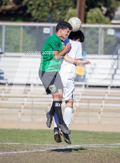Thumbnail 3 in Temple City vs Flintridge Prep photogallery.