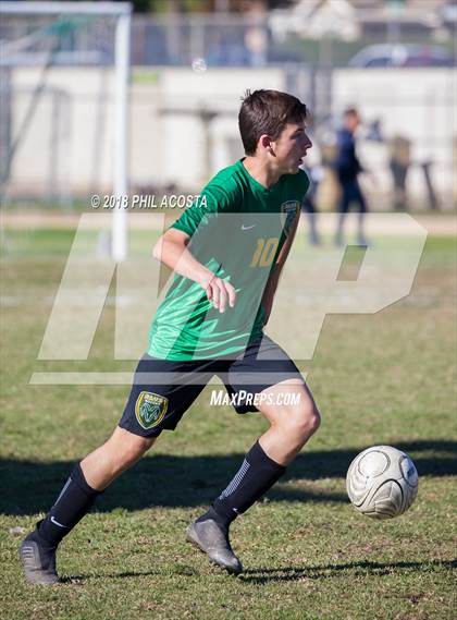 Thumbnail 3 in Temple City vs Flintridge Prep photogallery.