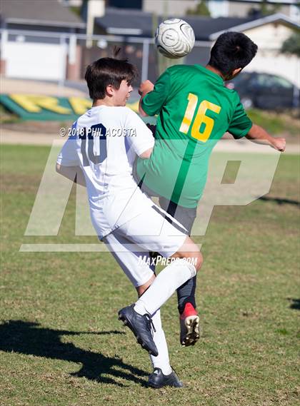 Thumbnail 2 in Temple City vs Flintridge Prep photogallery.