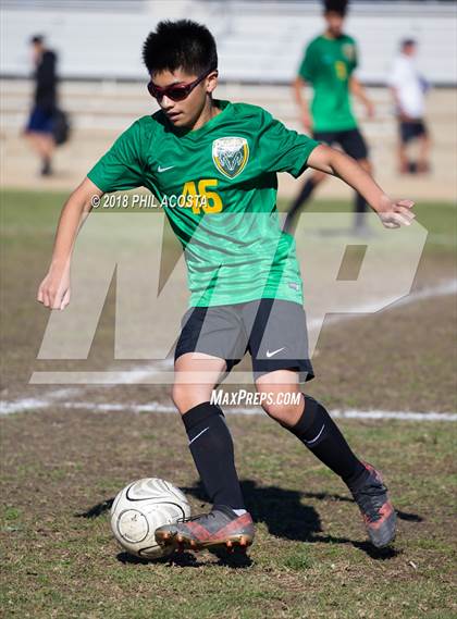 Thumbnail 2 in Temple City vs Flintridge Prep photogallery.