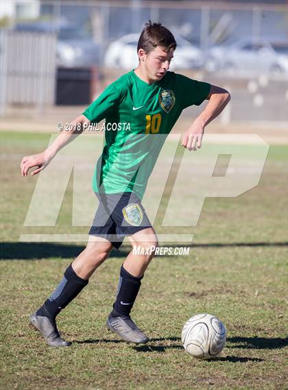 Thumbnail 3 in Temple City vs Flintridge Prep photogallery.