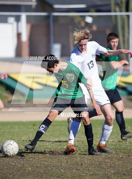Thumbnail 2 in Temple City vs Flintridge Prep photogallery.