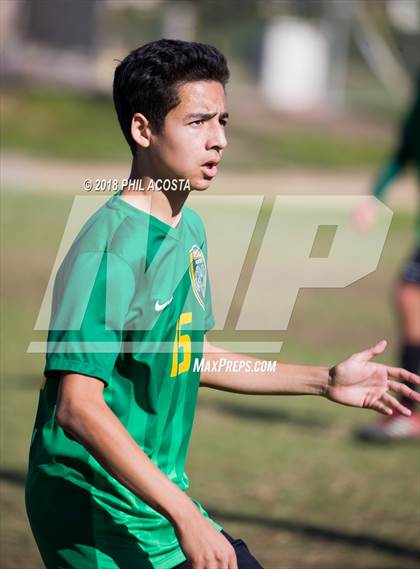 Thumbnail 2 in Temple City vs Flintridge Prep photogallery.
