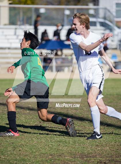Thumbnail 2 in Temple City vs Flintridge Prep photogallery.