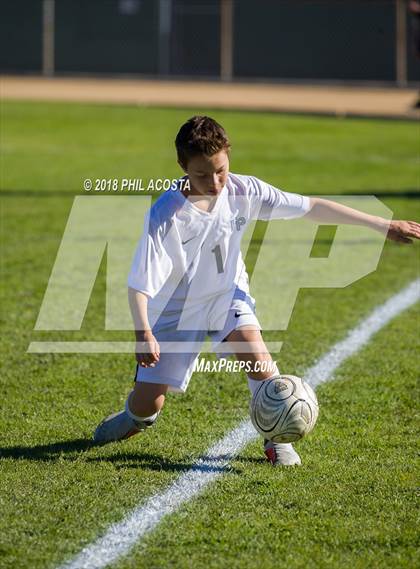Thumbnail 3 in Temple City vs Flintridge Prep photogallery.