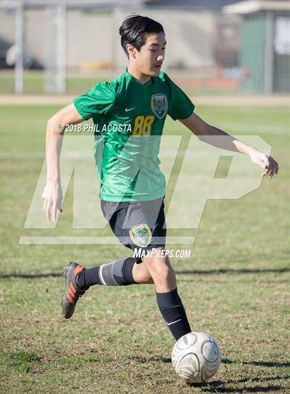Thumbnail 3 in Temple City vs Flintridge Prep photogallery.